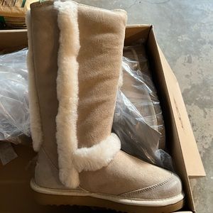 UGG Classic Sunsparkle NWOT Size 7